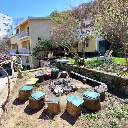 Pirate Backpackers Ulcinj Exterior photo