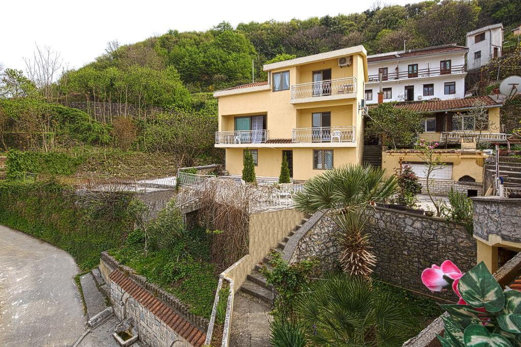 Pirate Backpackers Ulcinj Exterior photo